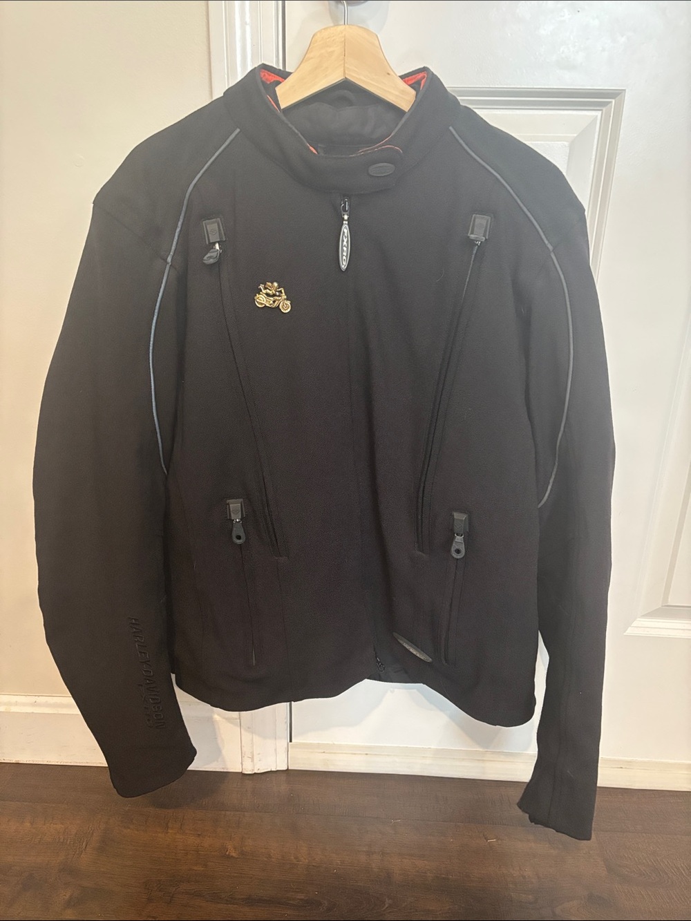Women’s Harley Davidson FXRG Motorcycle Jacket w/original zip out liner. XLBlack
